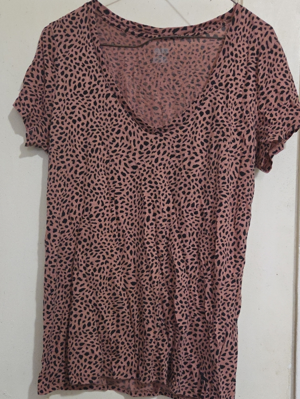 PINK Victoria's Secret Dusty Rose Leopard-Print V-Neck Tee